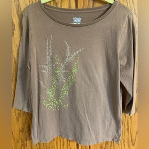 Columbia large 3/4 sleeve brown t-shirt with design on front.